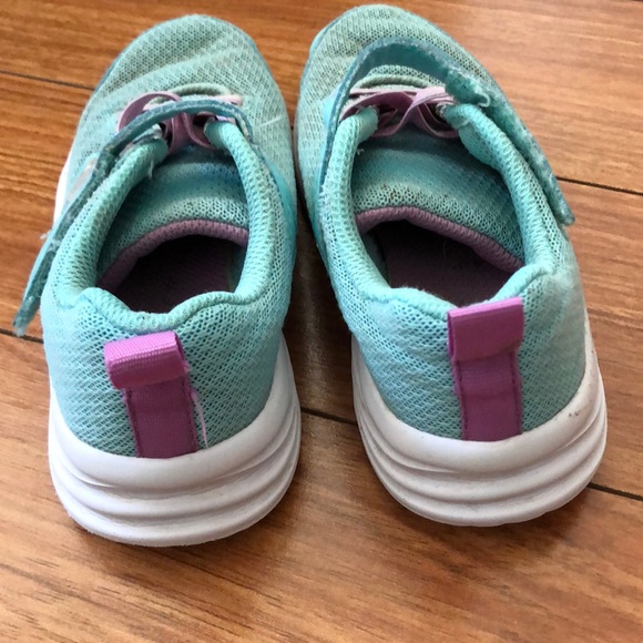 Girl’s size 12 Sketcher runners - Picture 3 of 8